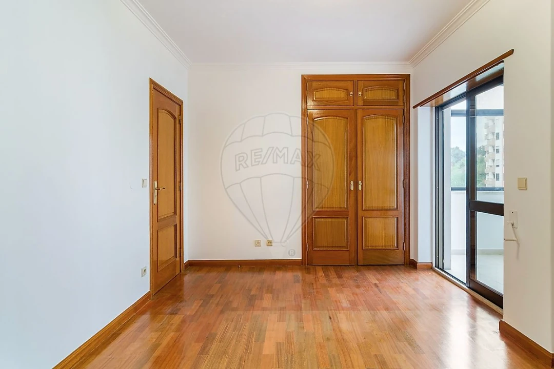 Apartamento T3 para Arrendamento em Benfica Foto 17