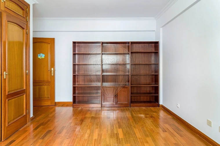 Apartamento T3 para Arrendamento em Benfica Foto 20