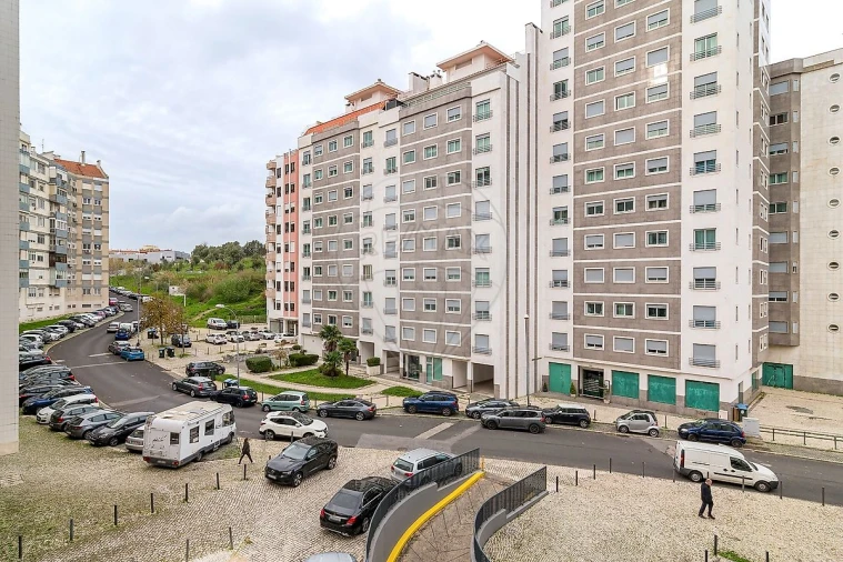 Apartamento T3 para Arrendamento em Benfica Foto 24