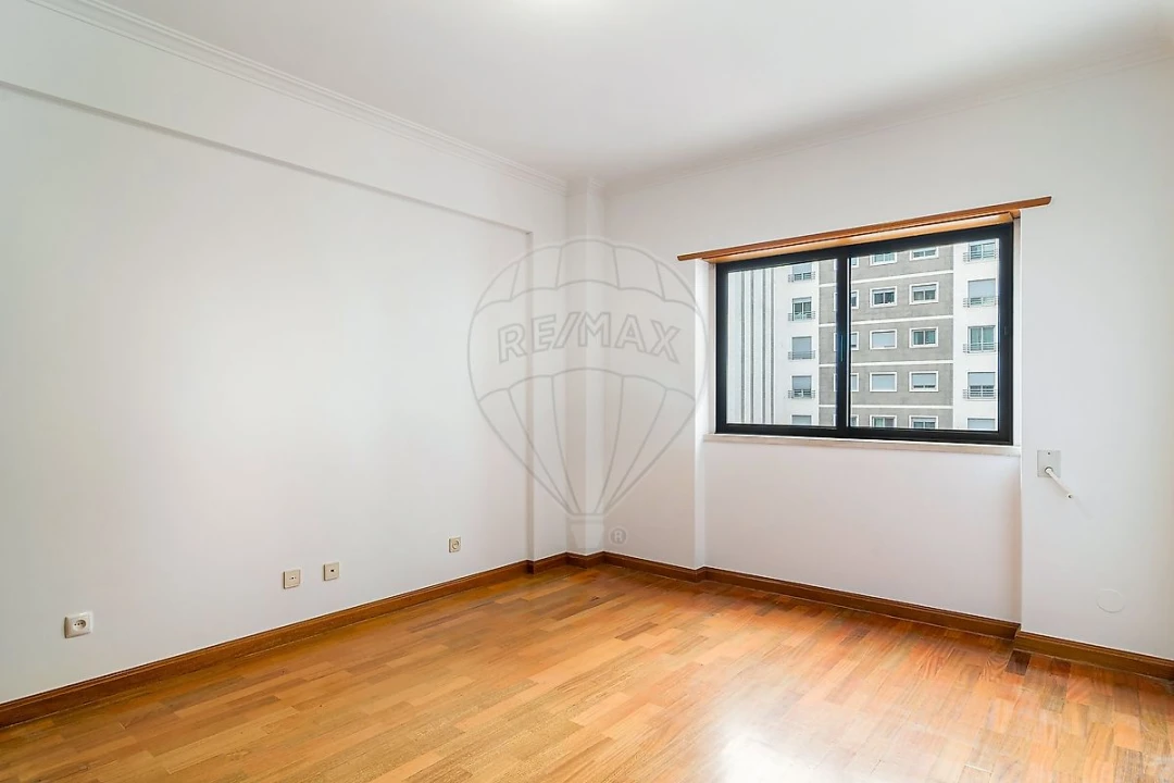 Apartamento T3 para Arrendamento em Benfica Foto 18