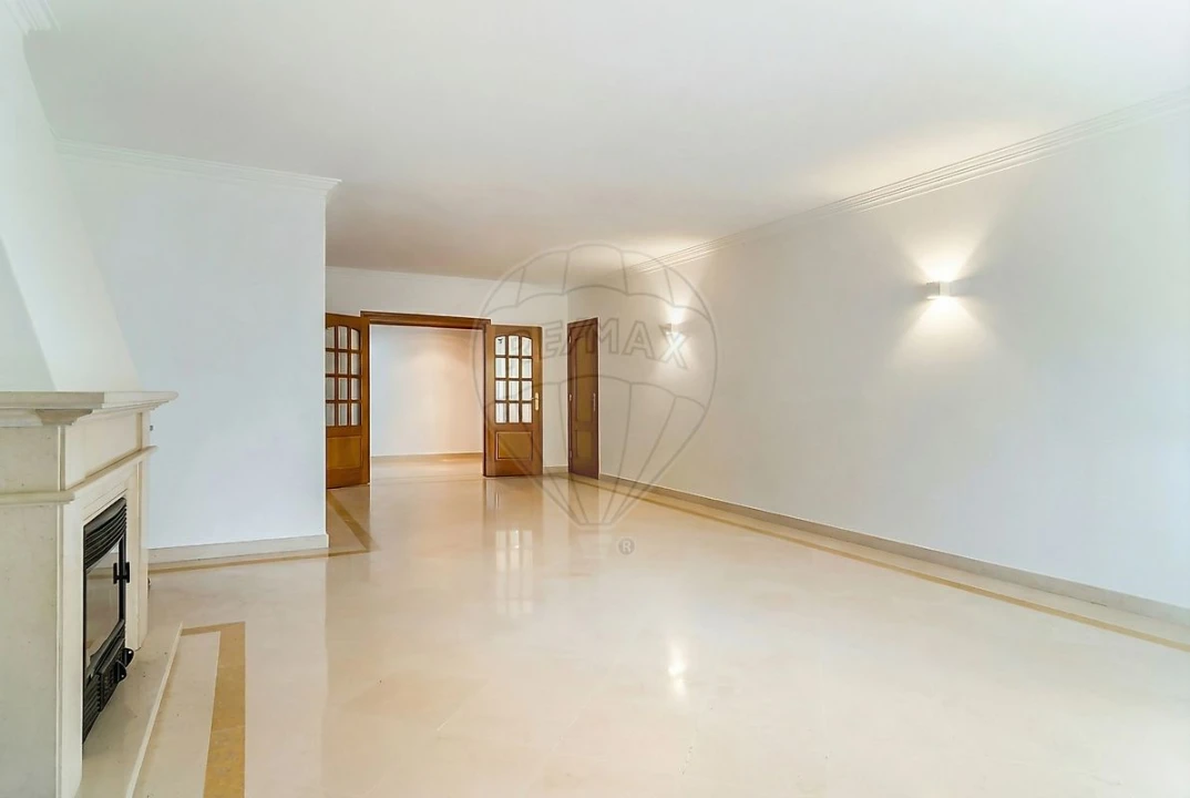 Apartamento T3 para Arrendamento em Benfica Foto 1