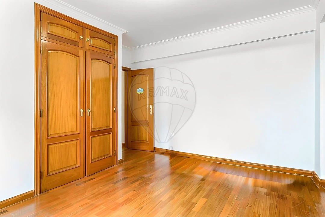 Apartamento T3 para Arrendamento em Benfica Foto 7