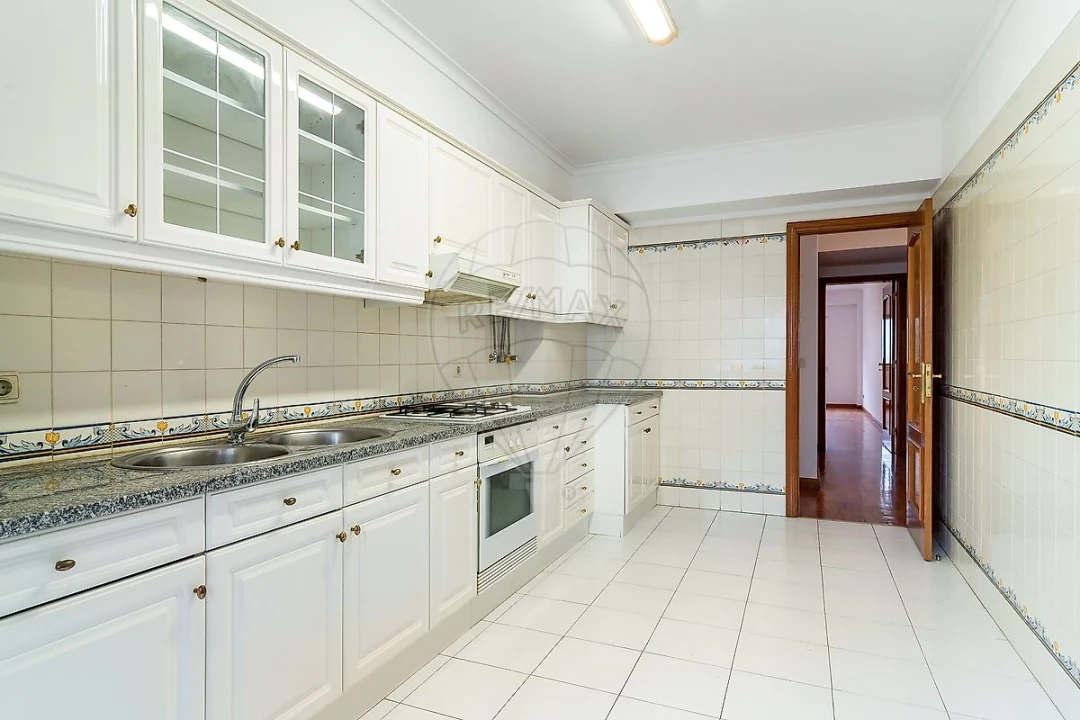 Apartamento T3 para Arrendamento em Benfica Foto 7