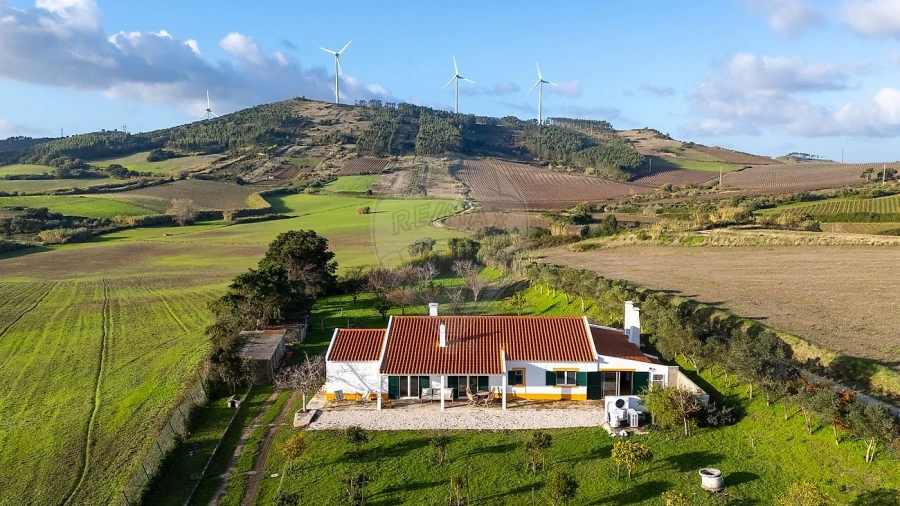 Moradia T3 para Venda em Dois Portos e Runa