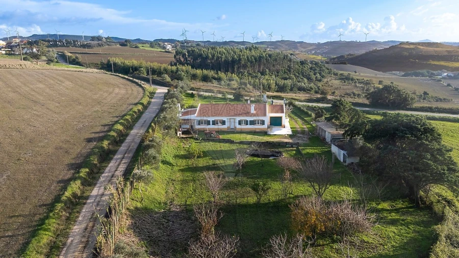 Moradia T3 para Venda em Dois Portos e Runa Foto 33