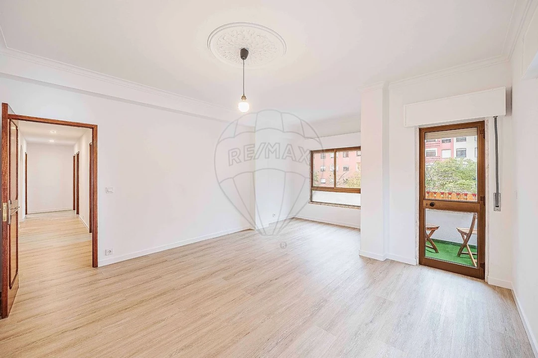 Apartamento T2 para Venda em Agualva e Mira-Sintra Foto 4