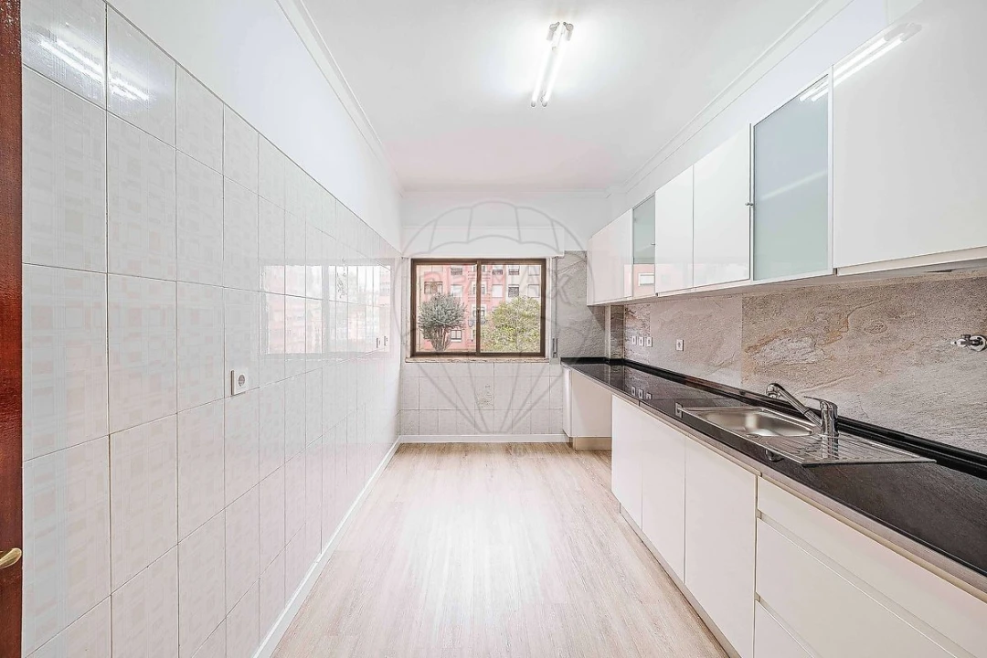 Apartamento T2 para Venda em Agualva e Mira-Sintra Foto 11