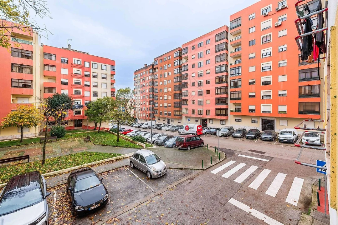 Apartamento T2 para Venda em Agualva e Mira-Sintra Foto 8