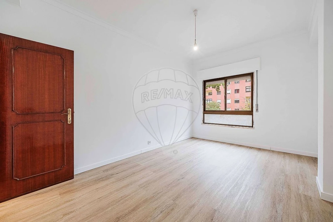 Apartamento T2 para Venda em Agualva e Mira-Sintra Foto 24