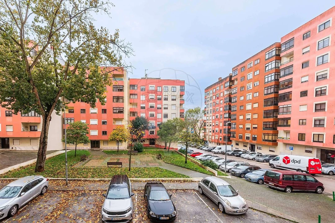 Apartamento T2 para Venda em Agualva e Mira-Sintra Foto 6