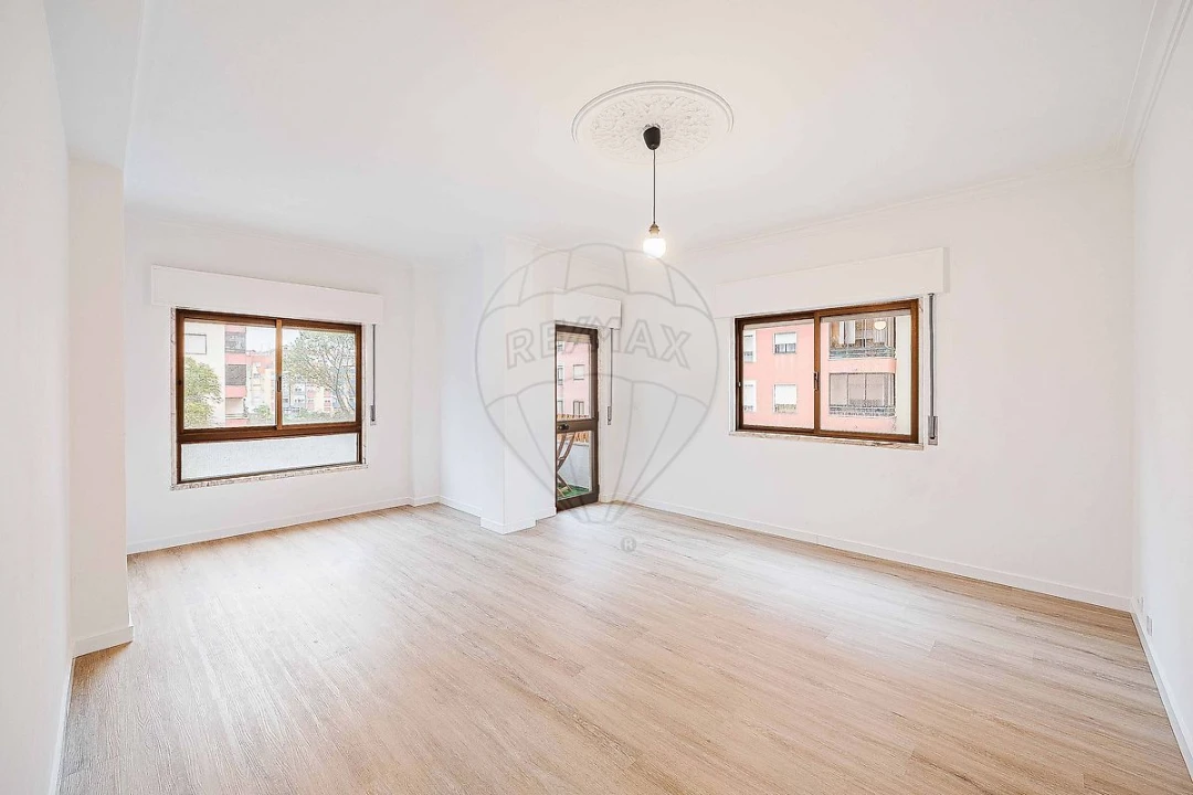 Apartamento T2 para Venda em Agualva e Mira-Sintra Foto 2