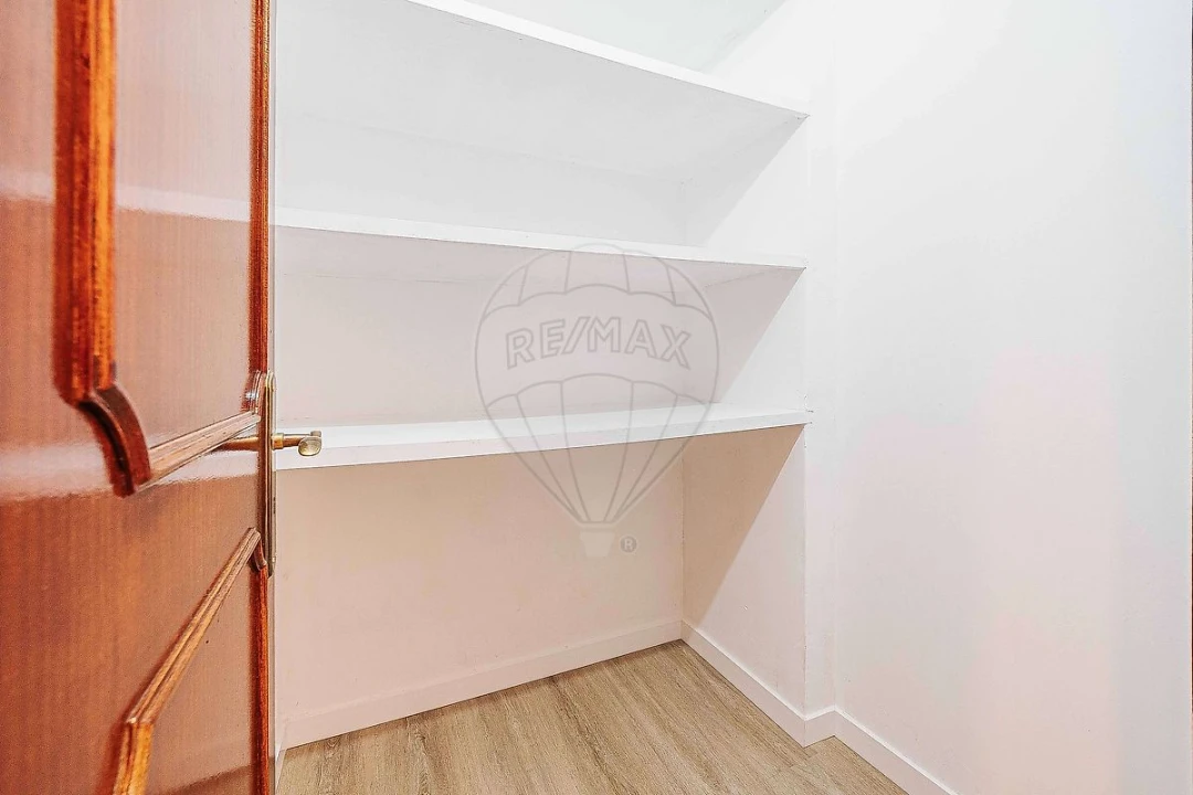 Apartamento T2 para Venda em Agualva e Mira-Sintra Foto 22