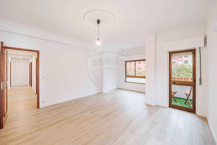 Apartamento T2 para Venda em Agualva e Mira-Sintra Foto 4