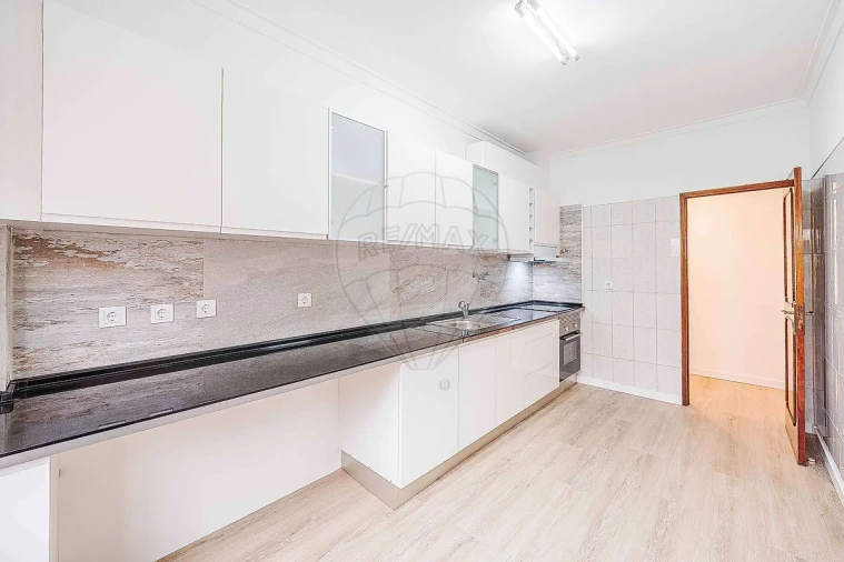 Apartamento T2 para Venda em Agualva e Mira-Sintra Foto 18