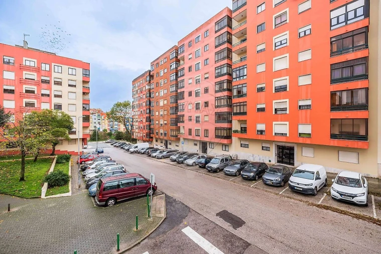 Apartamento T2 para Venda em Agualva e Mira-Sintra Foto 40