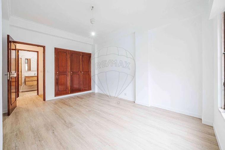Apartamento T2 para Venda em Agualva e Mira-Sintra Foto 36