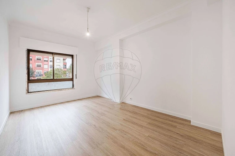 Apartamento T2 para Venda em Agualva e Mira-Sintra Foto 25