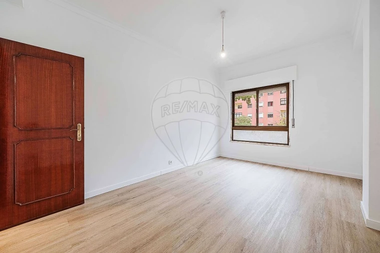 Apartamento T2 para Venda em Agualva e Mira-Sintra Foto 24