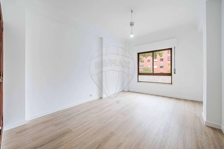 Apartamento T2 para Venda em Agualva e Mira-Sintra Foto 30