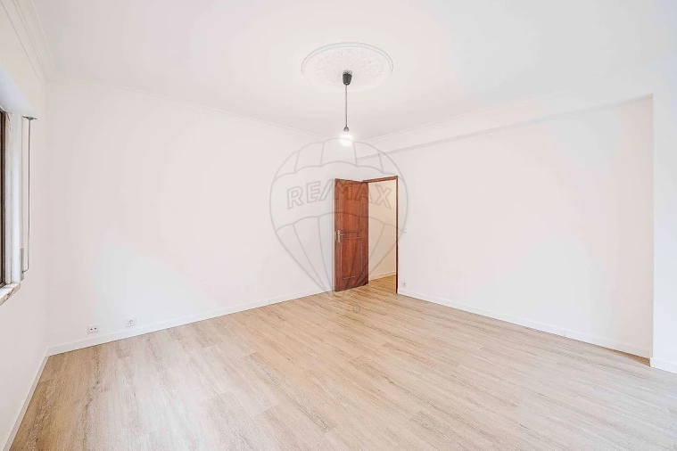 Apartamento T2 para Venda em Agualva e Mira-Sintra Foto 3