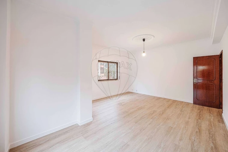 Apartamento T2 para Venda em Agualva e Mira-Sintra
