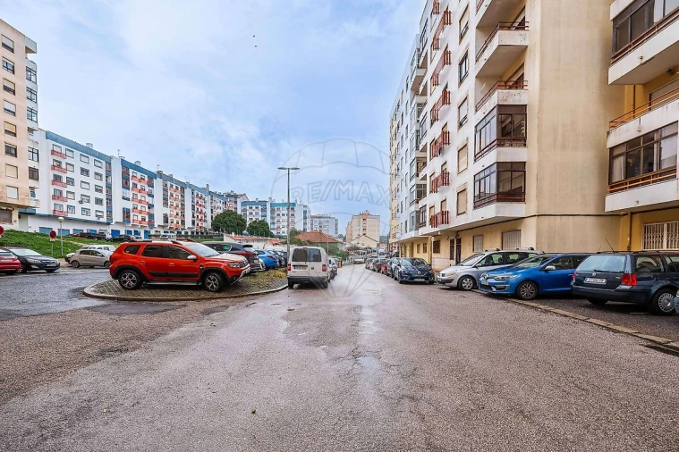 Apartamento T2 para Venda em Agualva e Mira-Sintra Foto 46