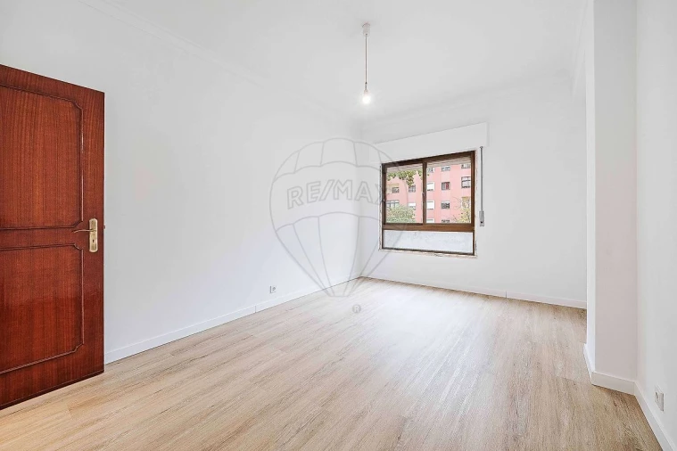 Apartamento T2 para Venda em Agualva e Mira-Sintra Foto 23