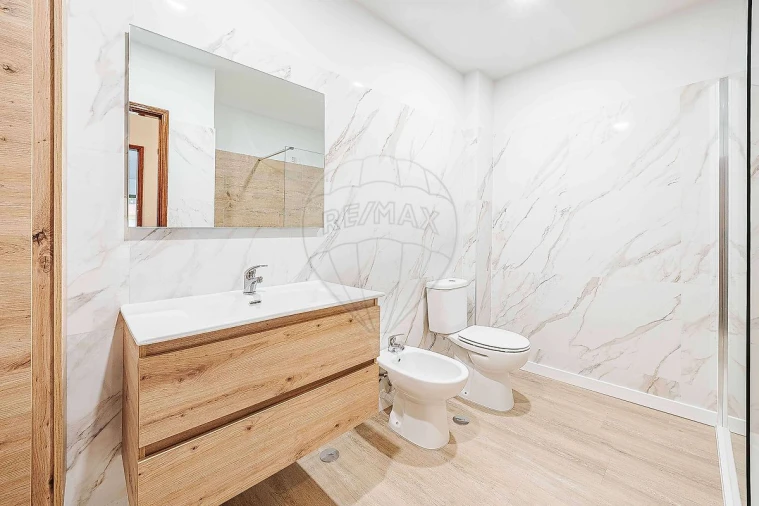 Apartamento T2 para Venda em Agualva e Mira-Sintra Foto 29