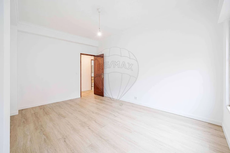 Apartamento T2 para Venda em Agualva e Mira-Sintra Foto 21