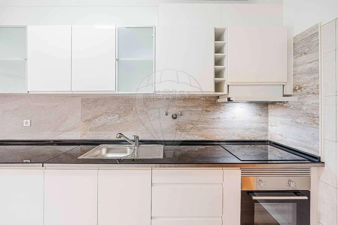 Apartamento T2 para Venda em Agualva e Mira-Sintra Foto 15