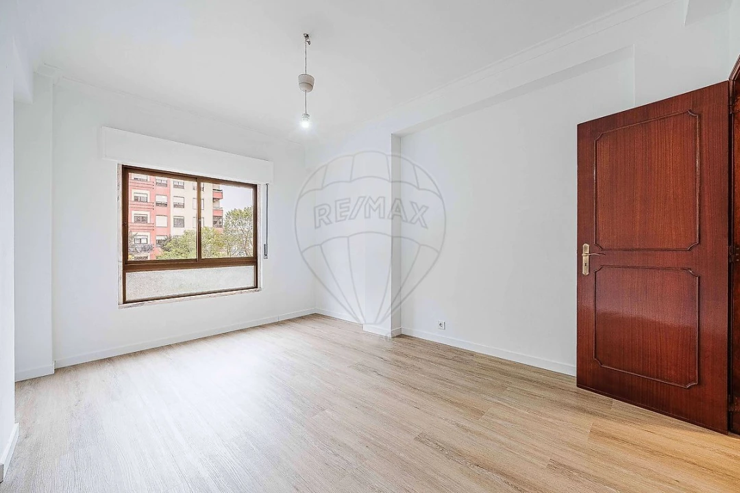 Apartamento T2 para Venda em Agualva e Mira-Sintra Foto 35