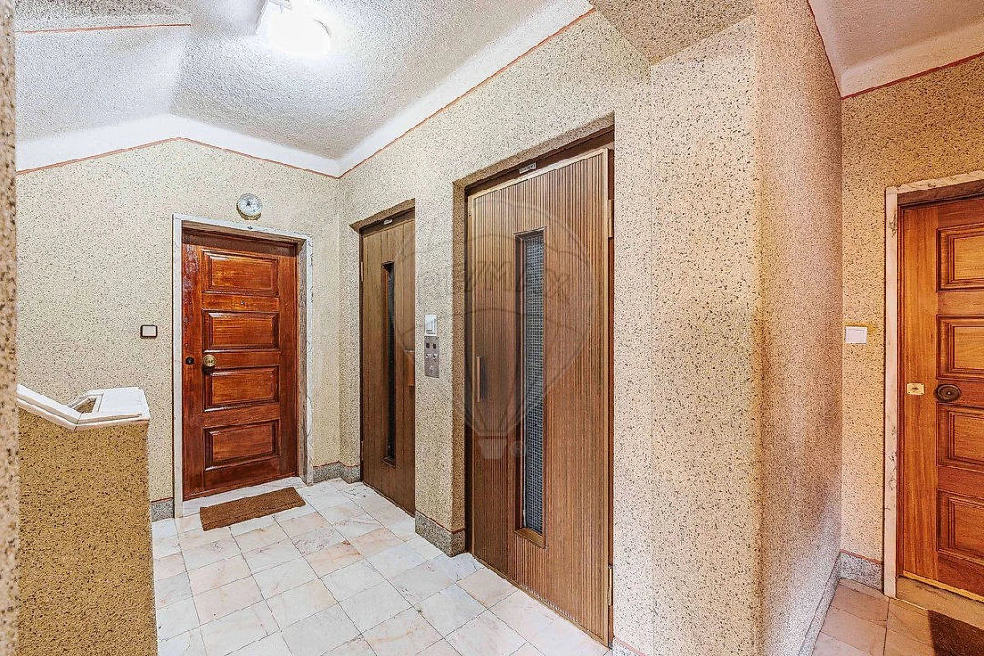 Apartamento T2 para Venda em Agualva e Mira-Sintra Foto 43