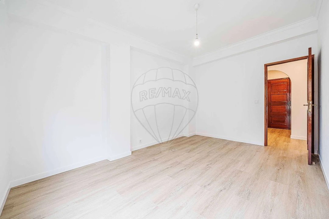 Apartamento T2 para Venda em Agualva e Mira-Sintra Foto 26