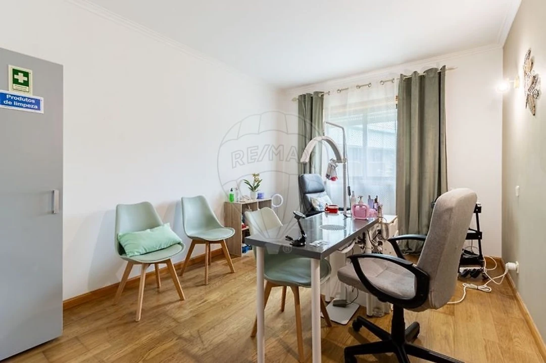 Apartamento T2 para Venda em Arrifana Foto 16