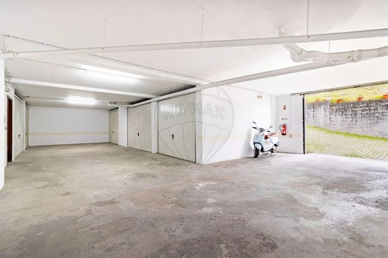 Apartamento T2 para Venda em Arrifana Foto 18