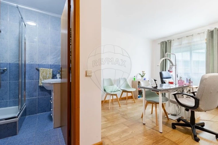 Apartamento T2 para Venda em Arrifana Foto 14