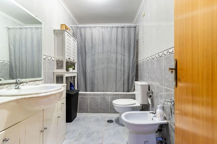 Apartamento T2 para Venda em Arrifana Foto 13