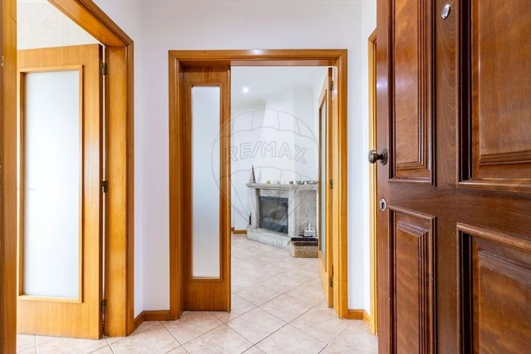 Apartamento T2 para Venda em Arrifana Foto 6