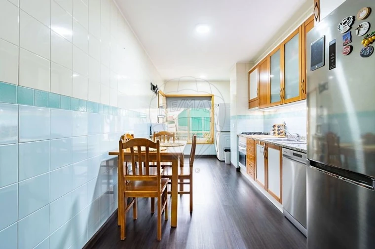 Apartamento T2 para Venda em Paços de Brandão Foto 5