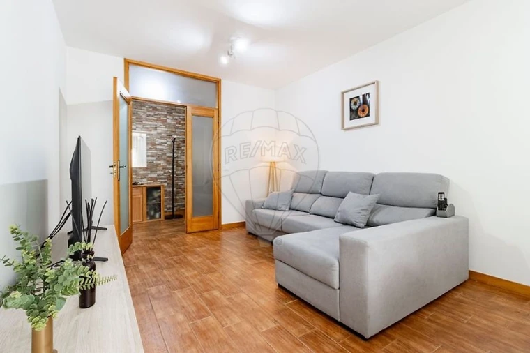 Apartamento T2 para Venda em Paços de Brandão Foto 3