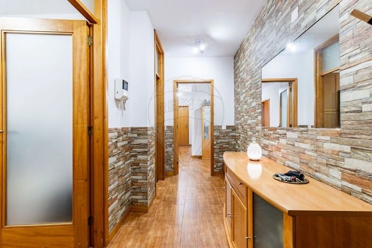 Apartamento T2 para Venda em Paços de Brandão Foto 2