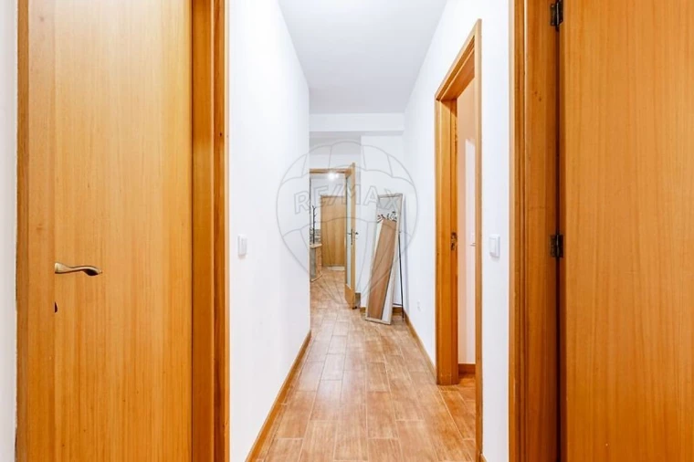 Apartamento T2 para Venda em Paços de Brandão Foto 14
