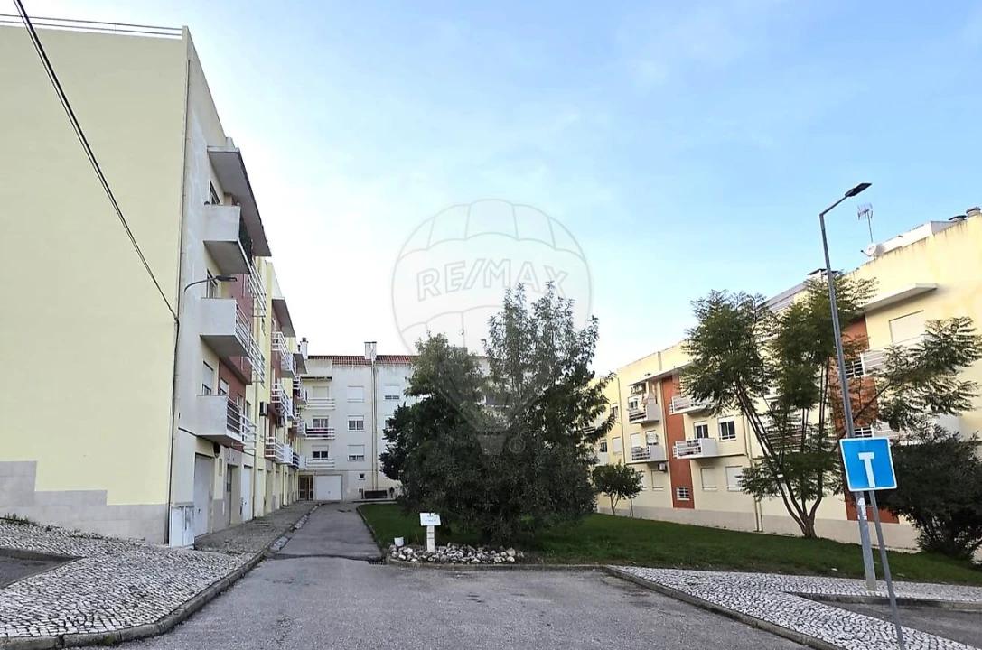 Apartamento T2 para Venda em Ota Foto 2