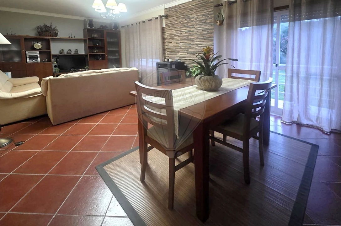 Apartamento T2 para Venda em Ota Foto 15