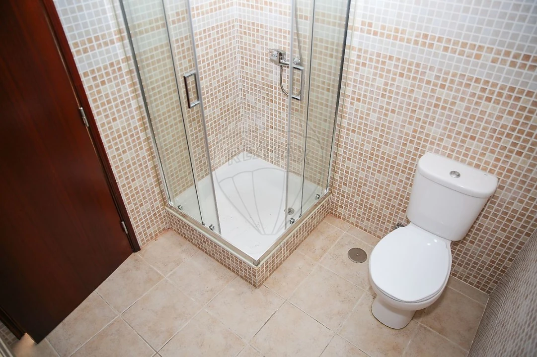 Apartamento T2 para Arrendamento em Arranho Foto 18