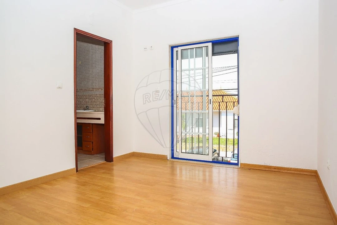 Apartamento T2 para Arrendamento em Arranho Foto 15