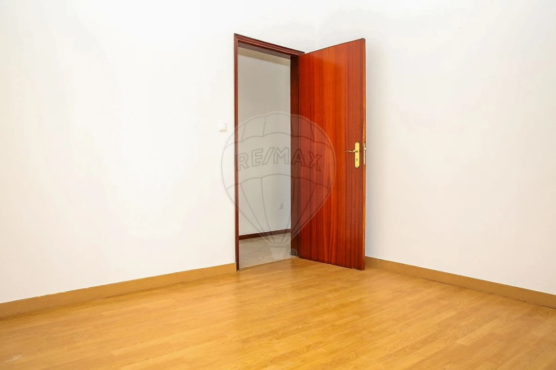 Apartamento T2 para Arrendamento em Arranho Foto 13