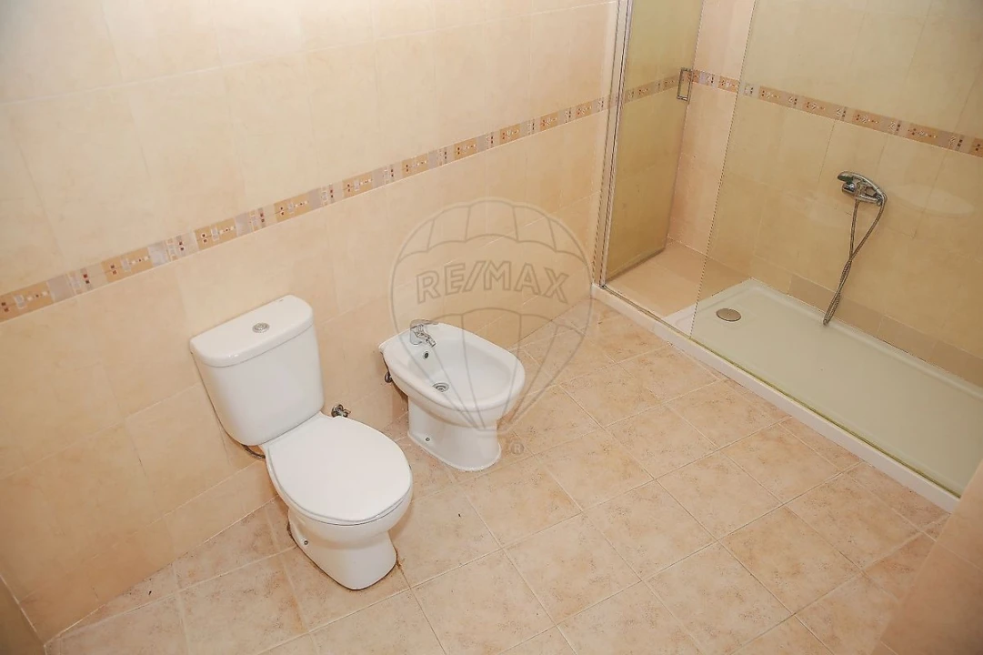 Apartamento T2 para Arrendamento em Arranho Foto 10