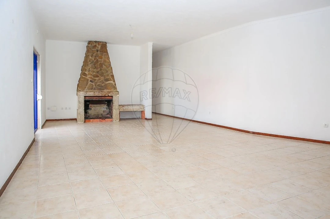 Apartamento T2 para Arrendamento em Arranho Foto 5