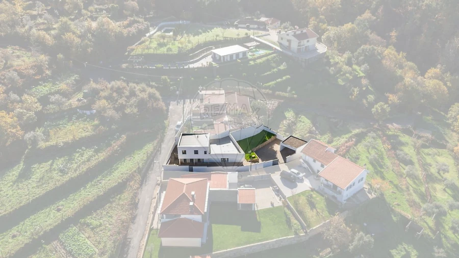 Moradia T3 para Venda em Arouca e Burgo Foto 4